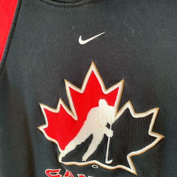 Vintage Nike Team Canada Hockey Hoodie 🇨🇦 - Picture 3 of 4